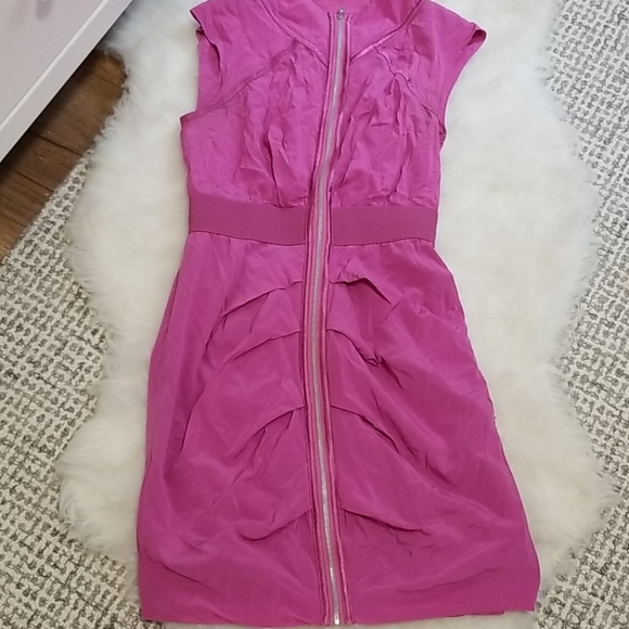 bebe Dresses & Skirts - Bebe silk zip cocktail dress sz sx
